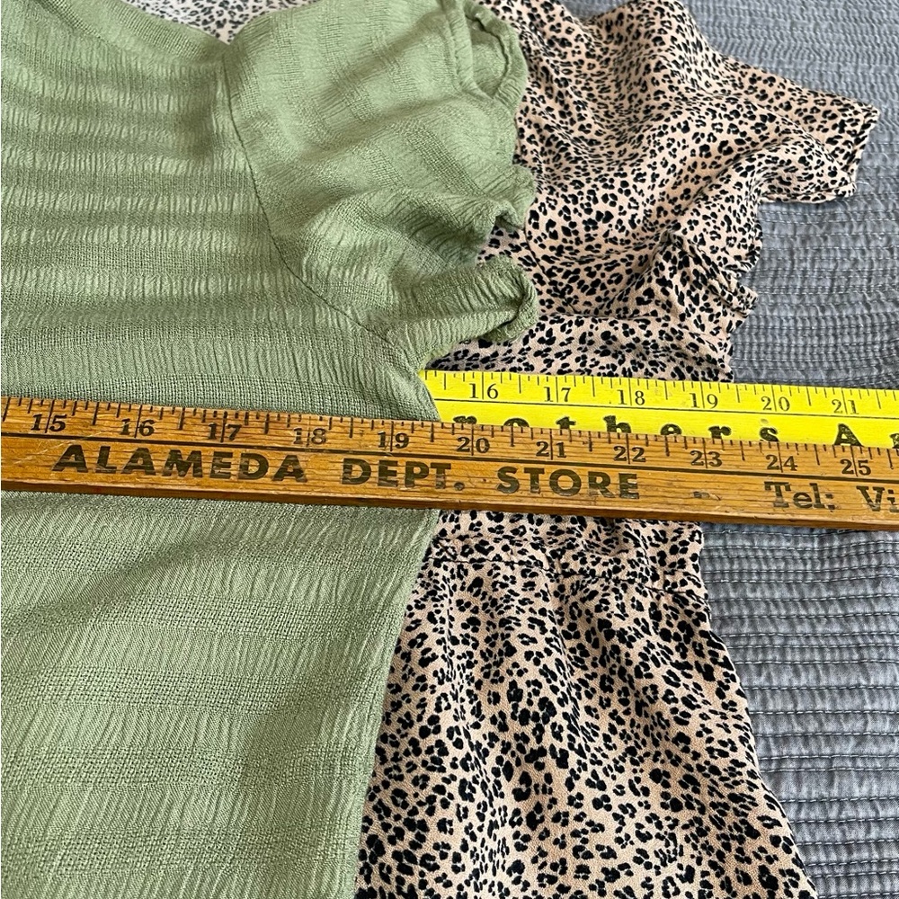 Lot Of Two Blouse Top Womens Sz L Green & Brown Leopard Shor Sleeve tie front - Picture 6 of 10